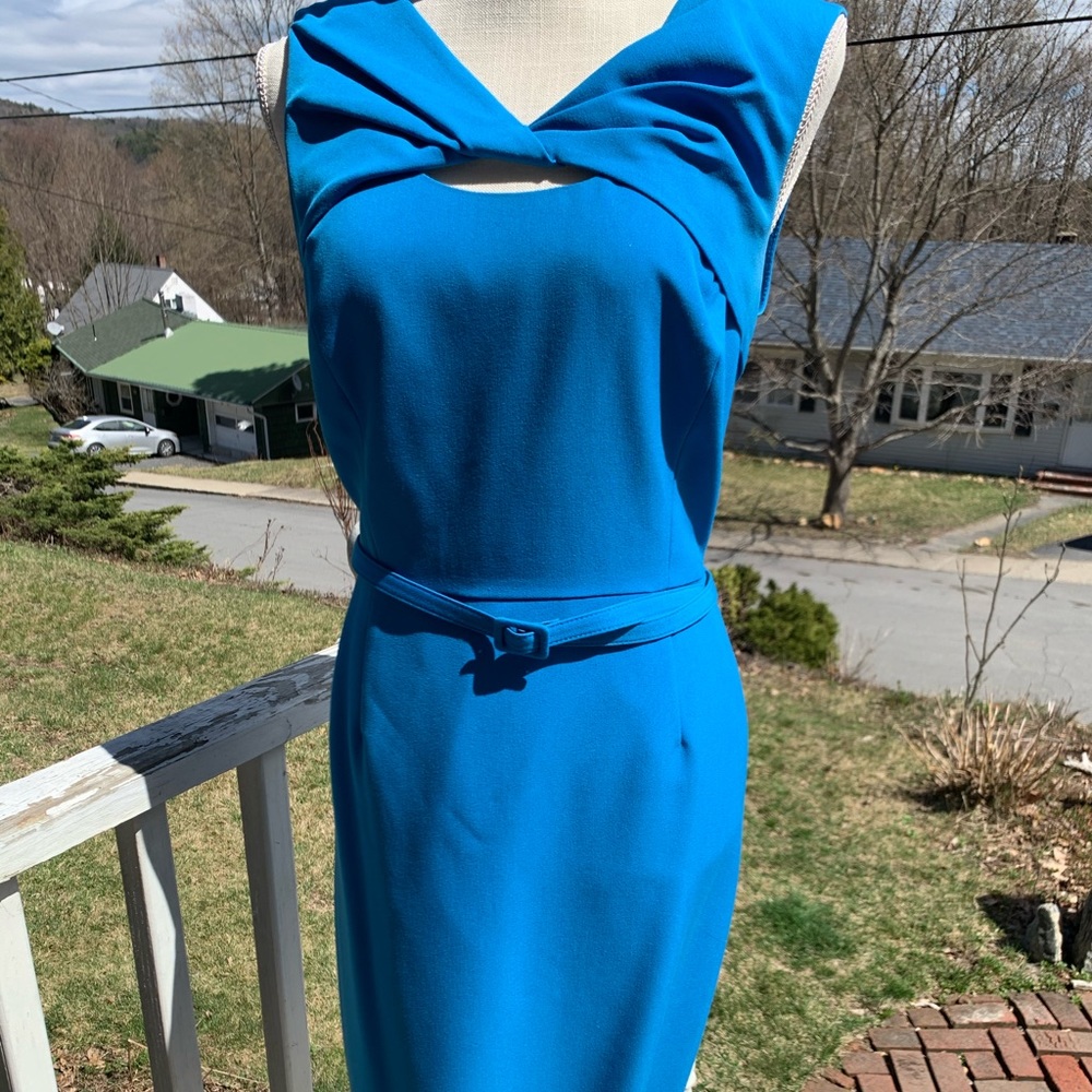 Jones New York Sheath Stretch Sleeveless Dress👗 Peekaboo cutout chest Size 10